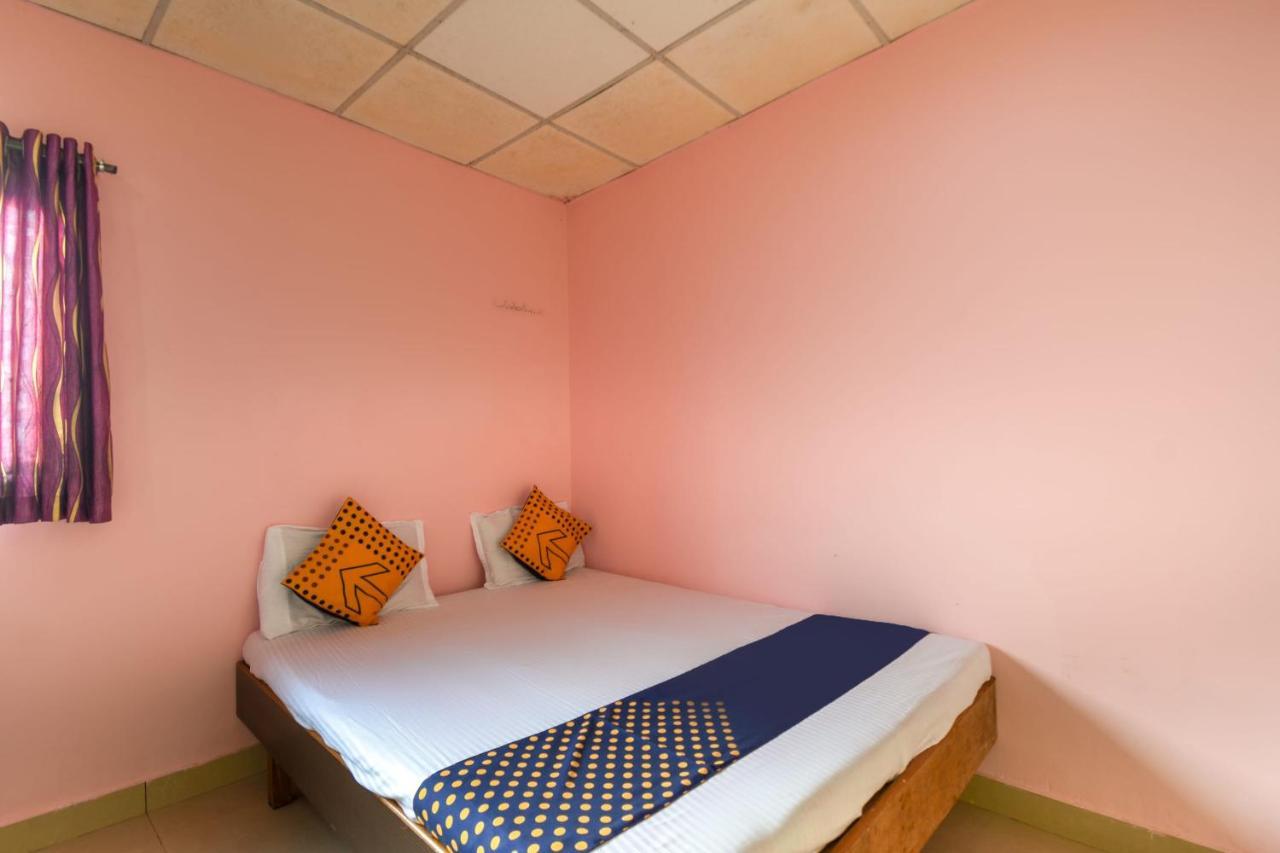 Spot On 65135 Hotel Suvarna Samrat Lodge Khamshet Exterior foto