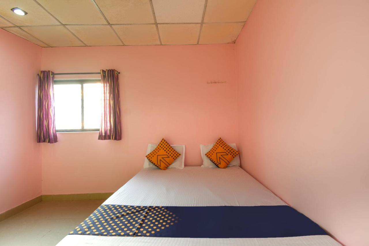 Spot On 65135 Hotel Suvarna Samrat Lodge Khamshet Exterior foto