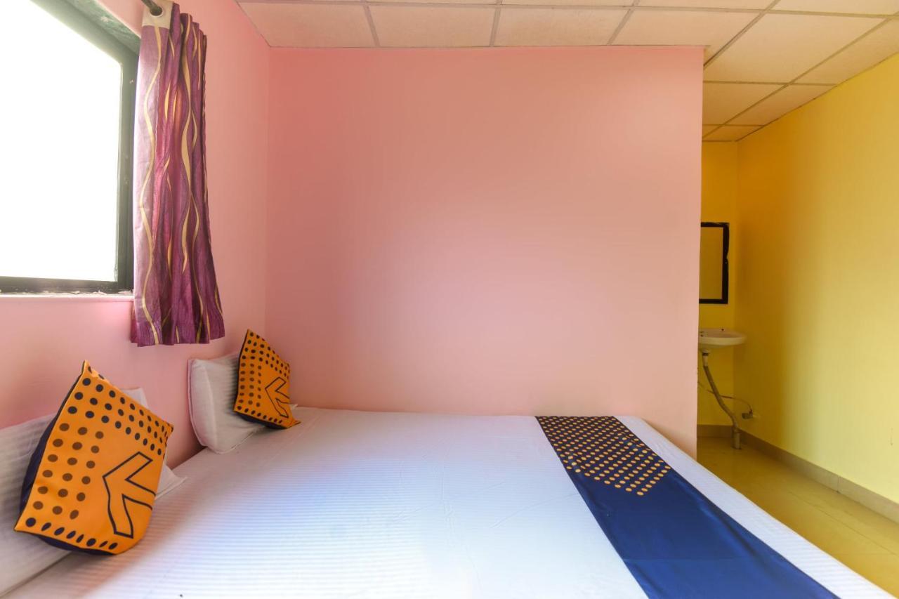 Spot On 65135 Hotel Suvarna Samrat Lodge Khamshet Exterior foto