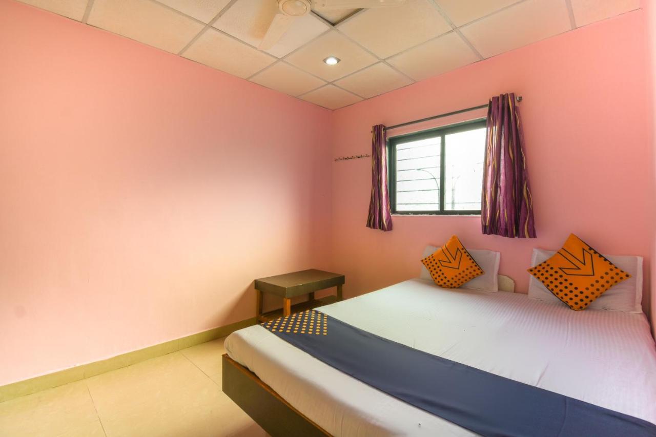 Spot On 65135 Hotel Suvarna Samrat Lodge Khamshet Exterior foto